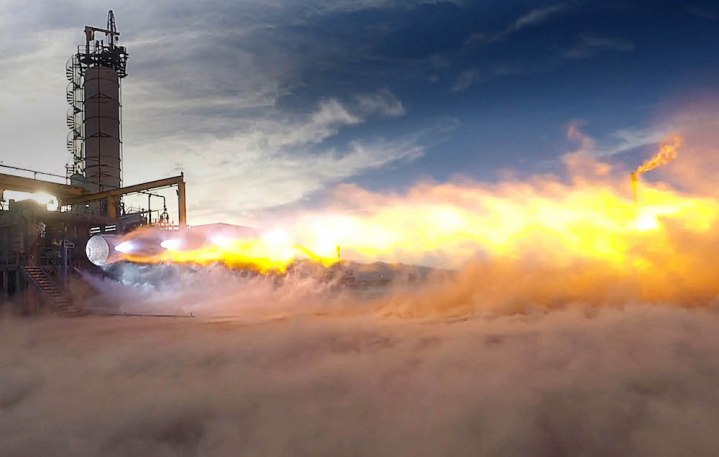 تقوم شركة Blue Origin بإجراء اختبار أرضي لمحرك BE-4.